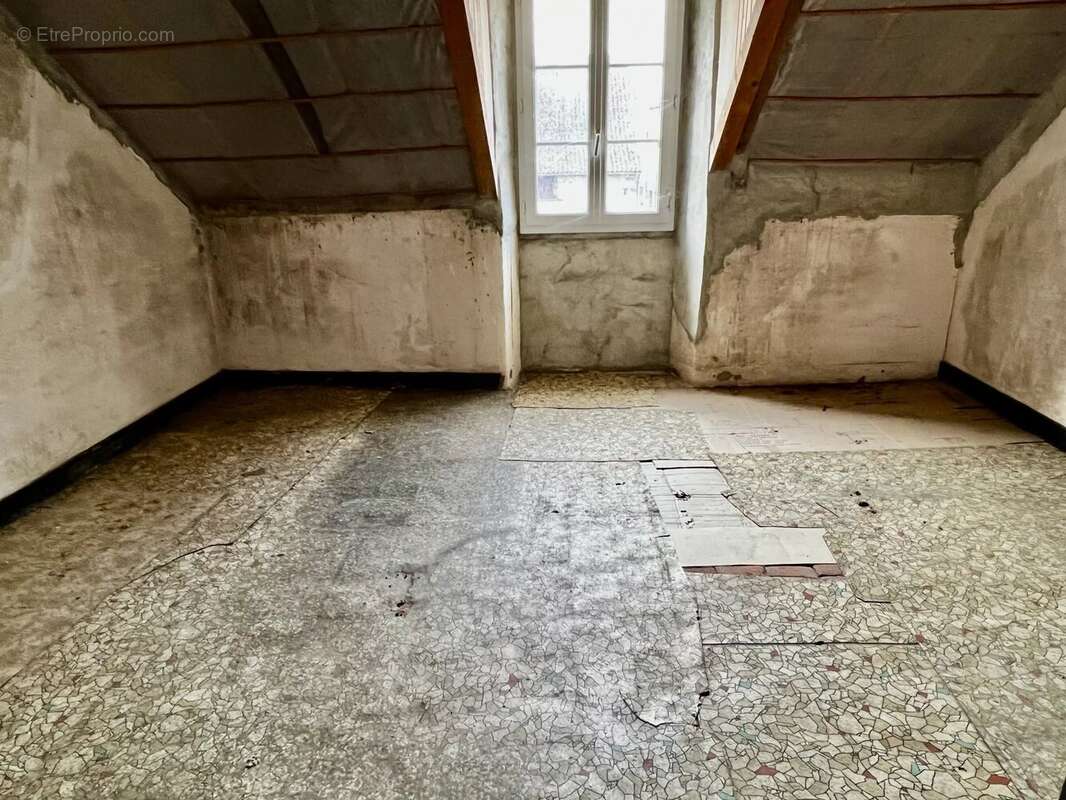 Maison à MAGNAC-LAVAL