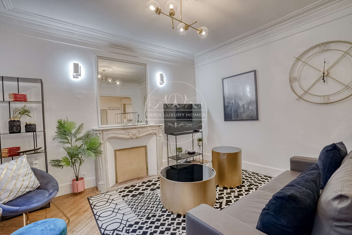 Appartement à PARIS-1E