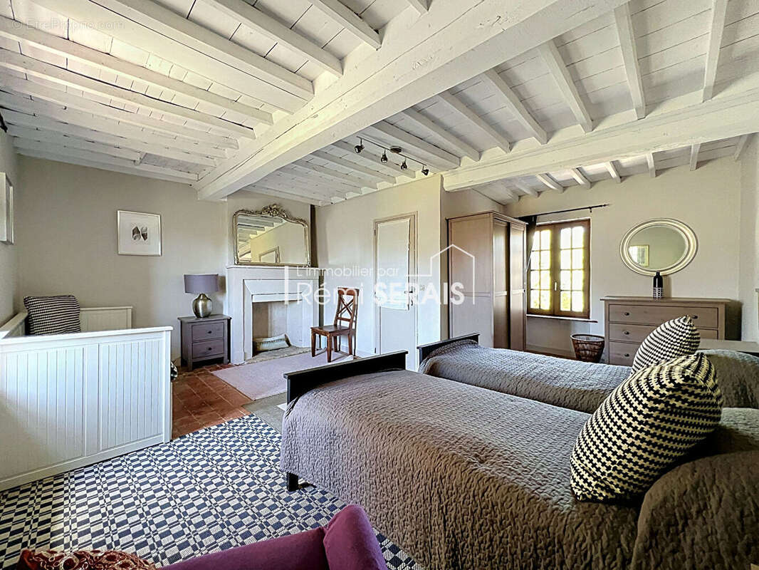 Maison en pierre de caractère avec dépendances et terrain clos proche de FALAISE - photo 6