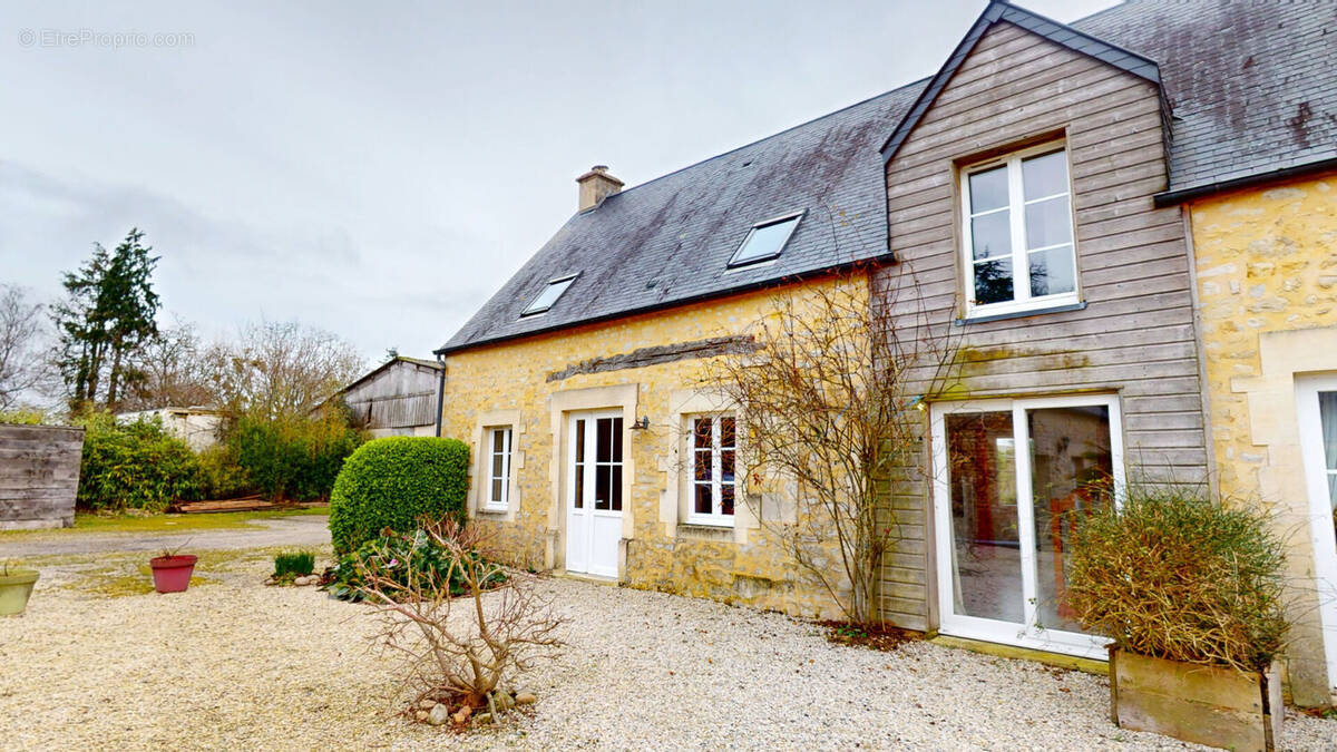 Maison à JUAYE-MONDAYE