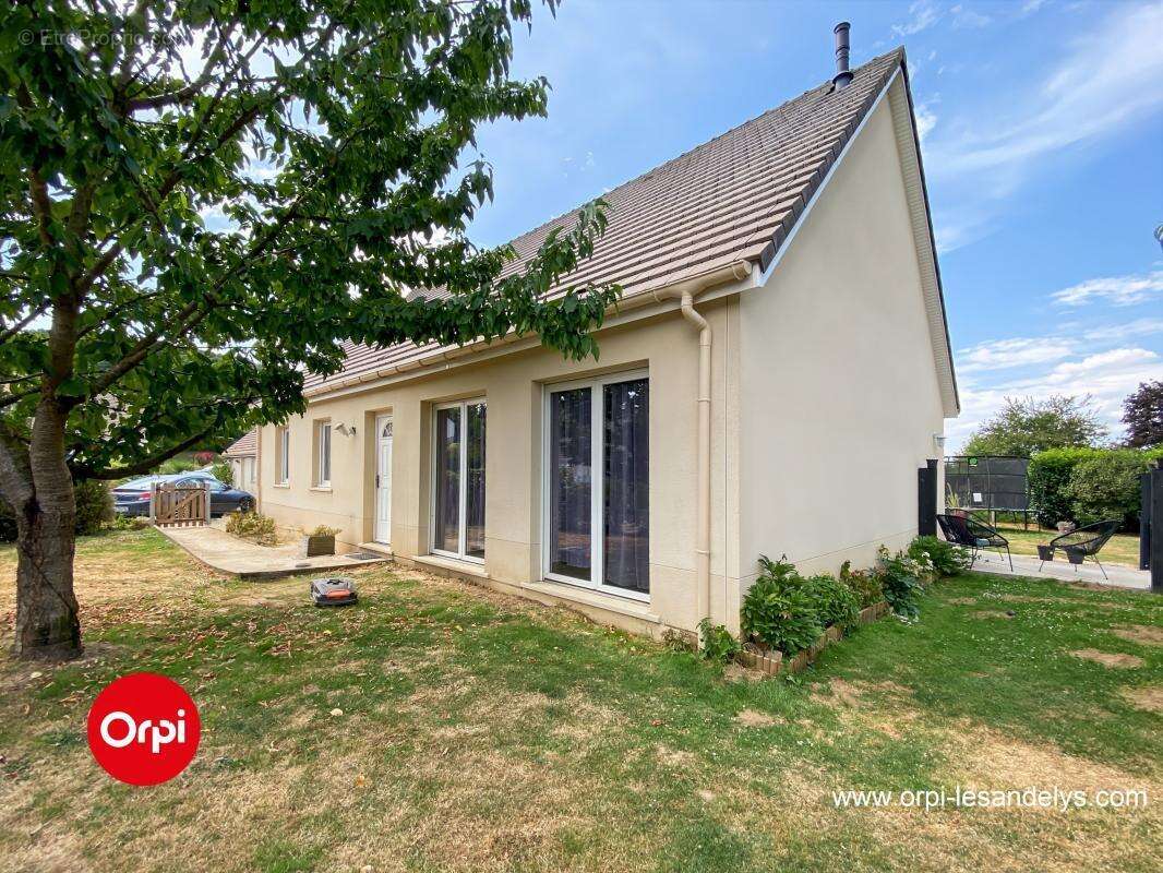 À Vendre Pavillon RT2012 - séjour (42 m²)  3 chambres  Terrain 812 m² - photo 2