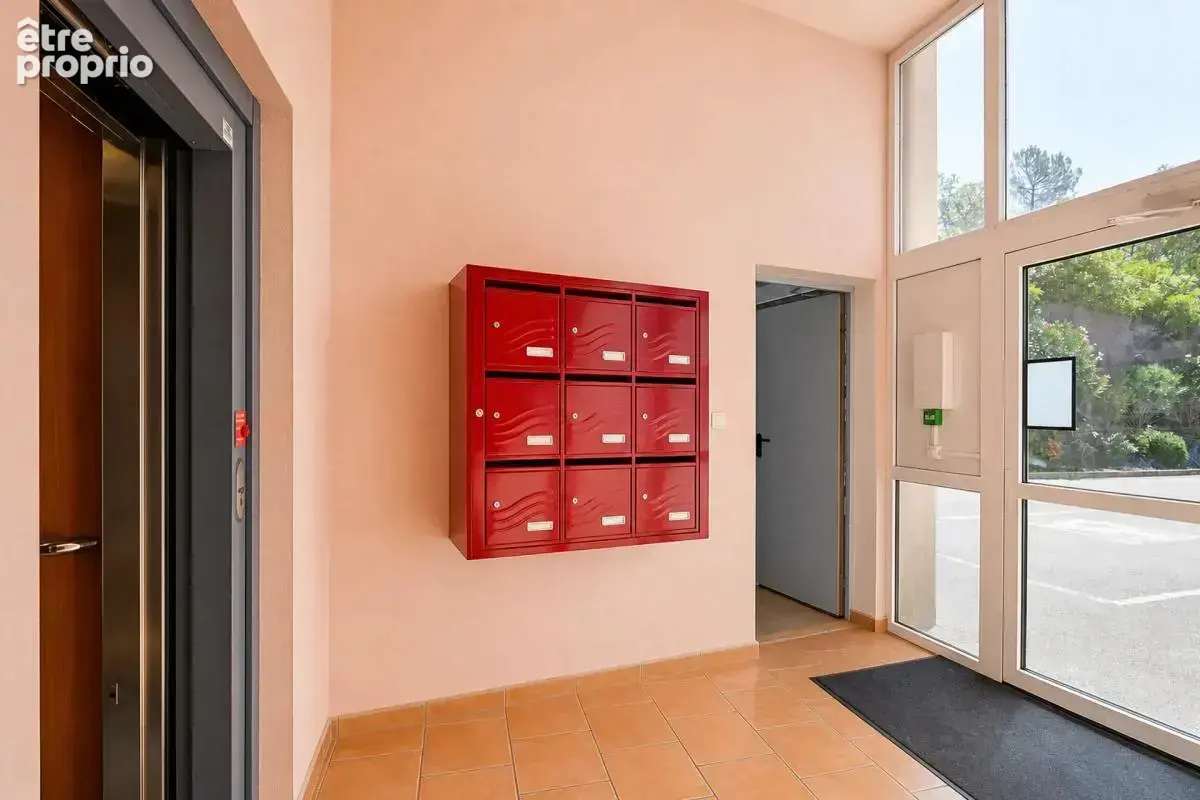 Appartement de 5 pièces de 98 m² à Ruoms - photo 3