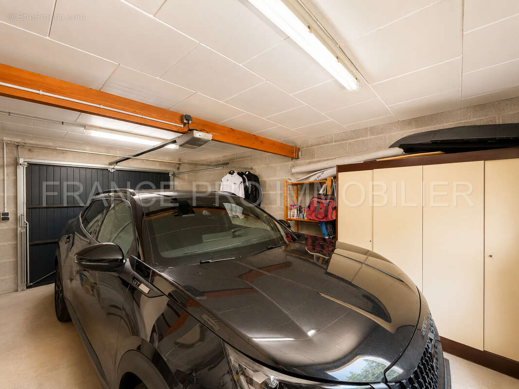 Spacieuse maison familiale de 165 m2 avec 5 chambres, 2 garages et jardin - photo 10