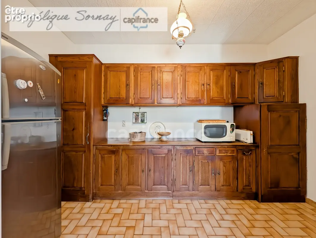 Louhans – 202 m² / 6 chambres / 2 500 m² / 4 garages – un potentiel rare ! - photo 6