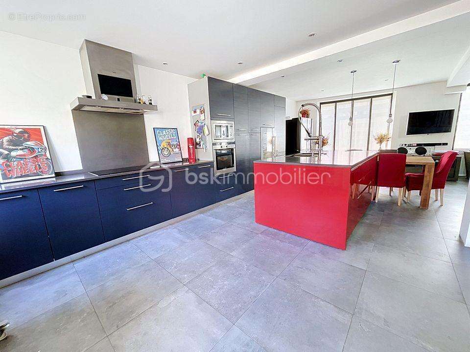 Maison de ville familiale avec dépendance et fort potentiel - photo 3