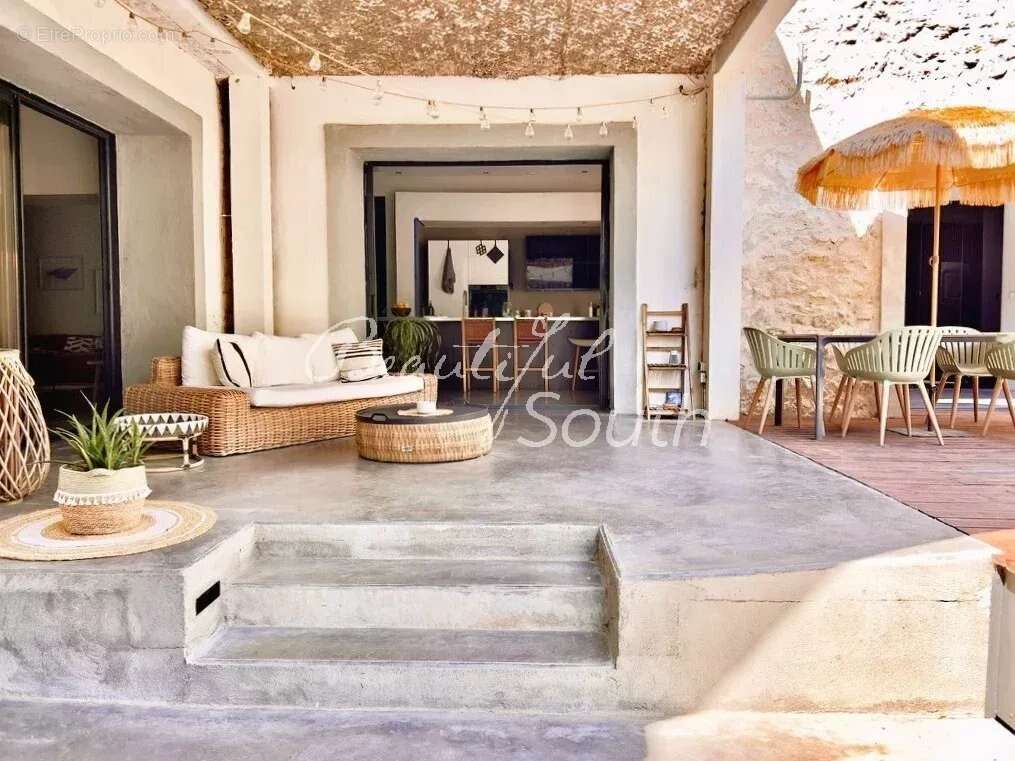 Domaine viticole réhabilité en 3 logements de charme avec piscines et jardins – Narbonne, Canal du Midi - photo 10