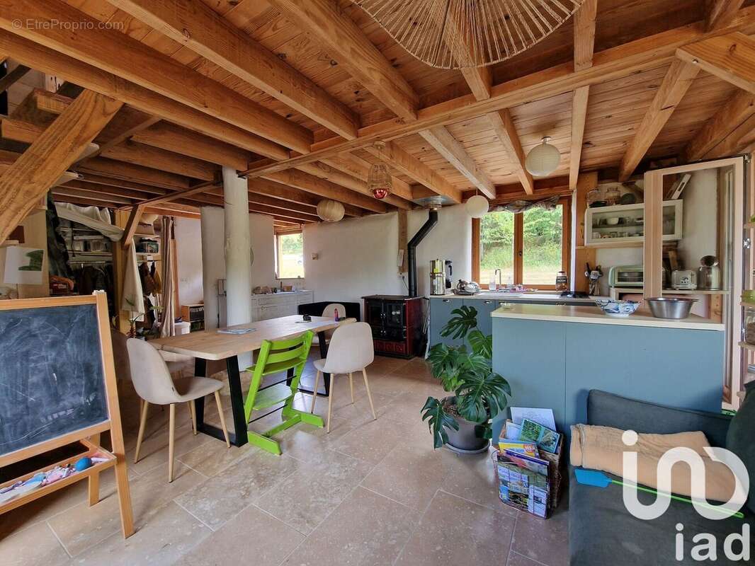 Maison 82 m² à La Cassagne  - photo 2