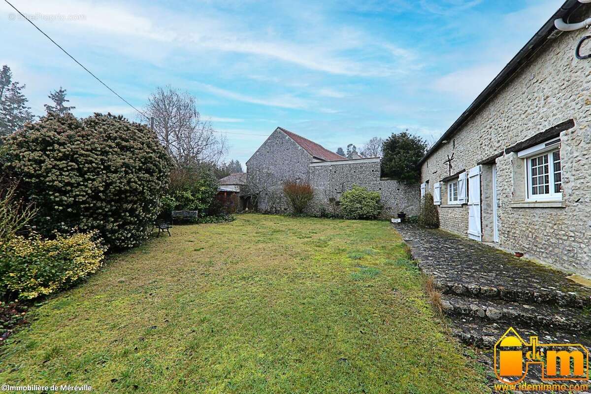 Maison 280 m² à Mereville  - photo 3