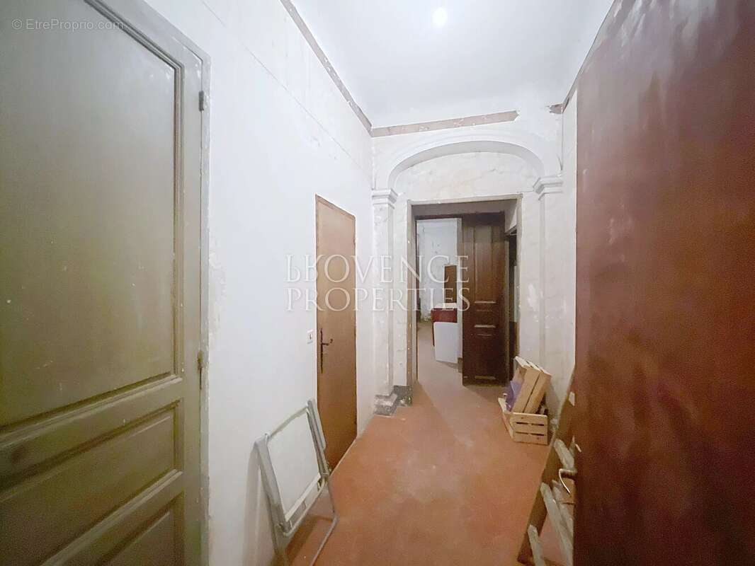 Appartement à COTIGNAC