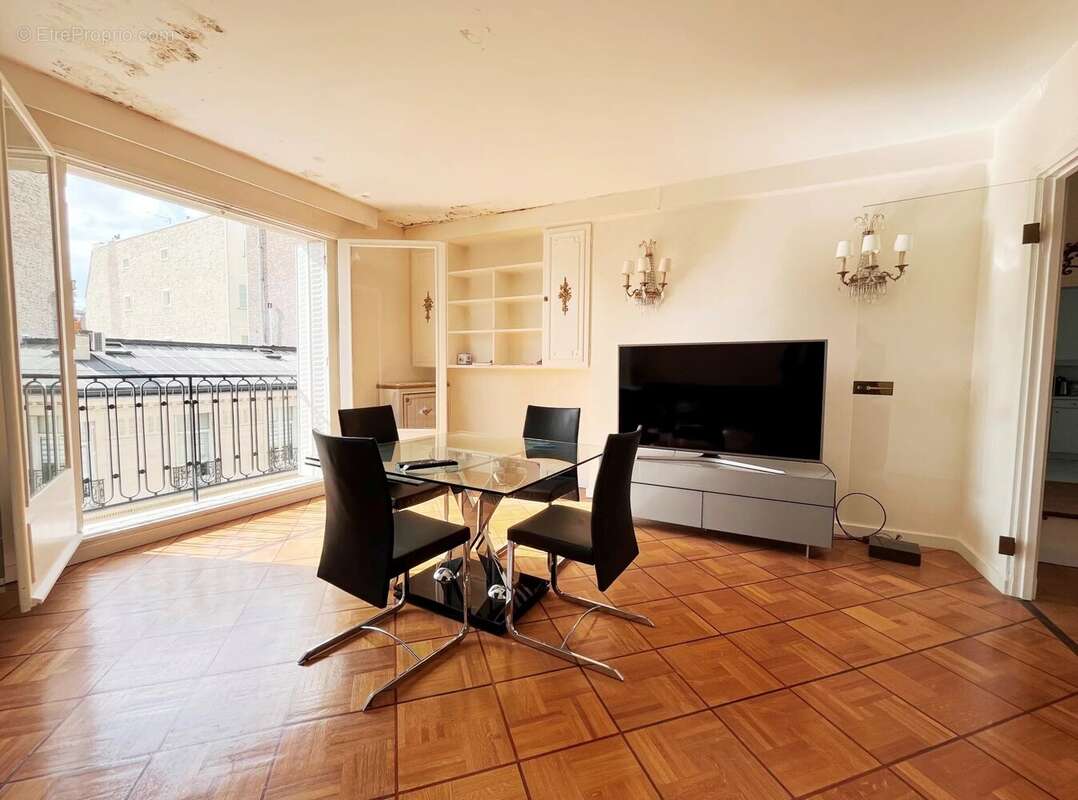 Appartement à PARIS-8E