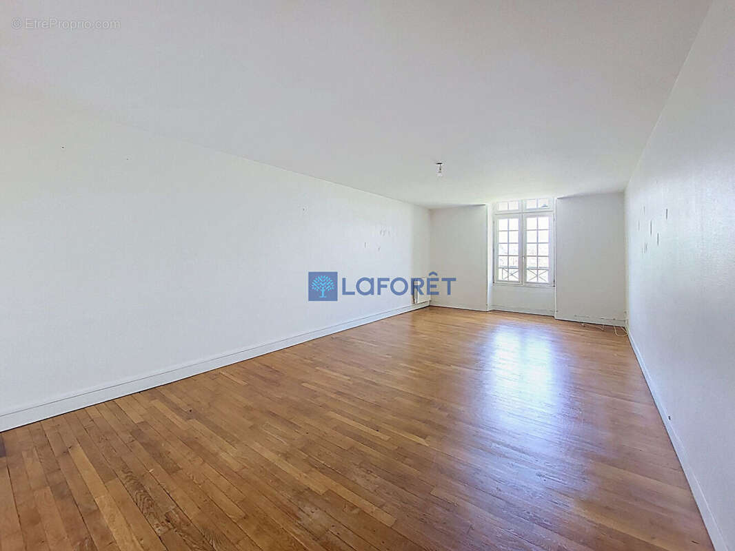 Appartement à LA FERE