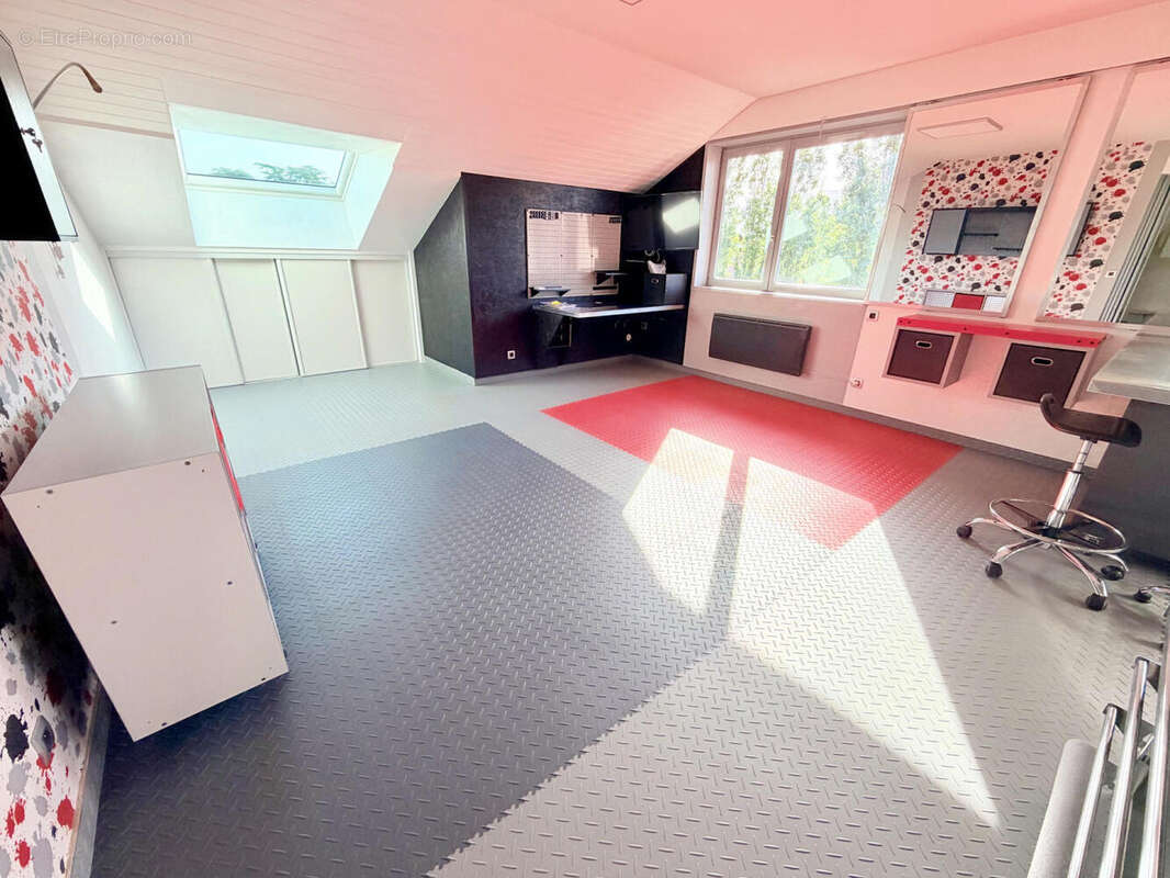 St Julien-en-Genevois RARE Appartement T2 bis en dernier étage de plus de 72 m² utiles... - photo 8
