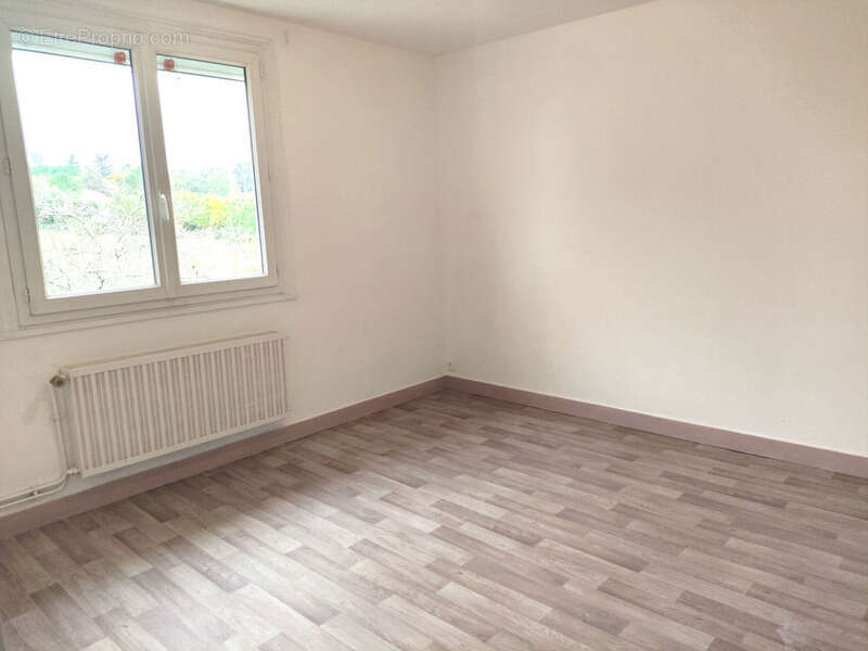 Maison à SAINT-GERMAIN-DE-LUSIGNAN