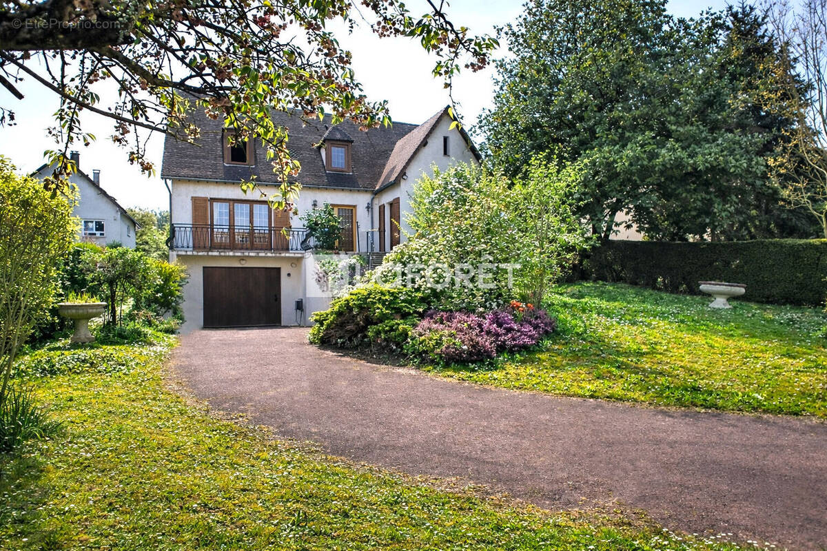 Maison à LA VILLE-DU-BOIS
