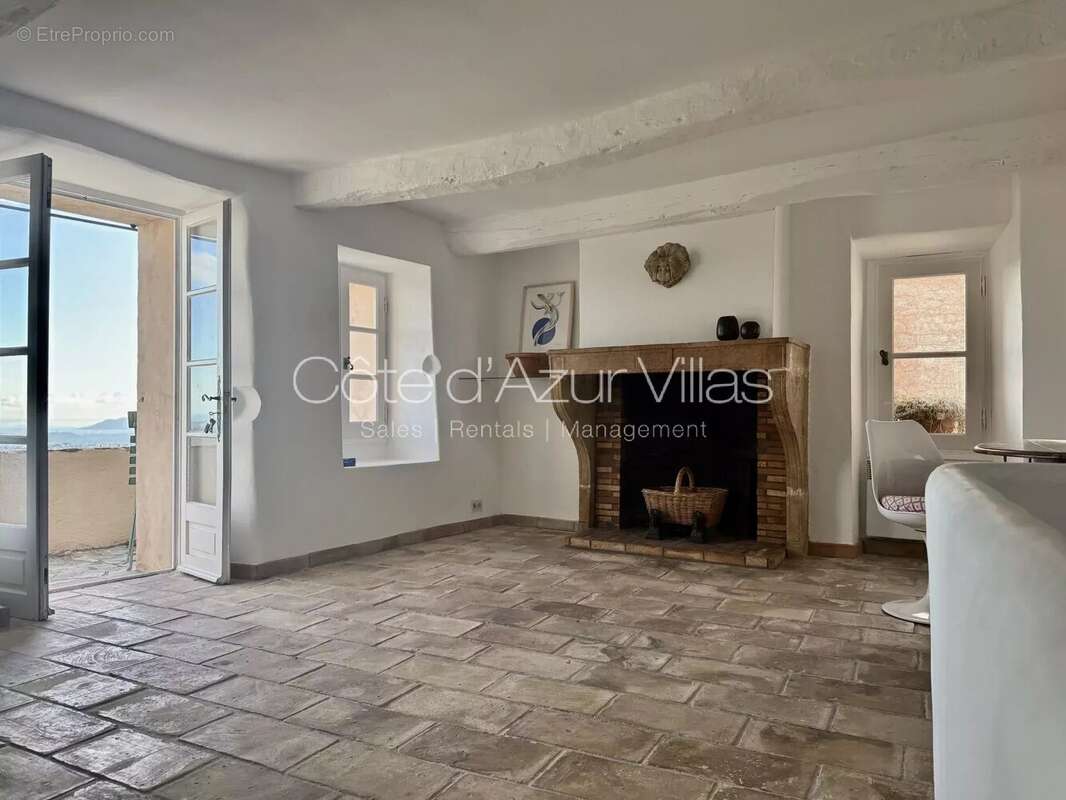 Maison à CHATEAUNEUF-GRASSE