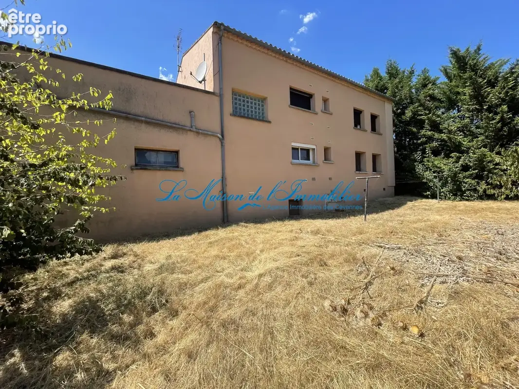 St PRIVAT DES VIEUX, maison de F4 plus 2 garages sur 4153 m2 de terrain plat - photo 7