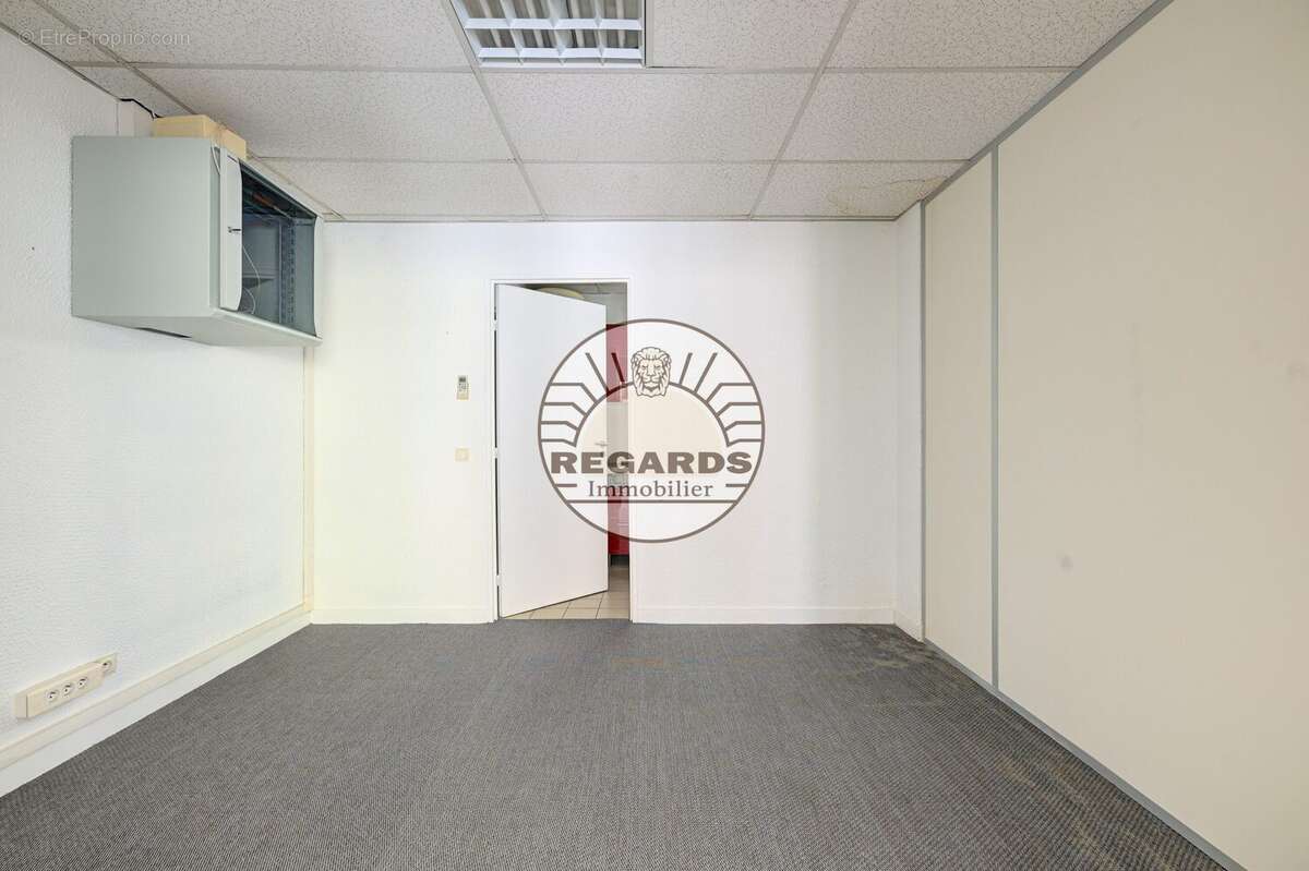 Commerce 63 m² à Paris-14e  - photo 5