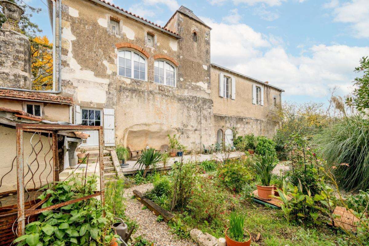 Maison à RUFFEC