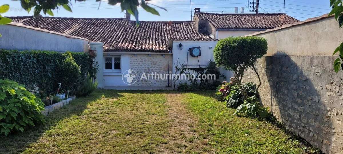 Maison à SAINT-JEAN-D&#039;ANGELY