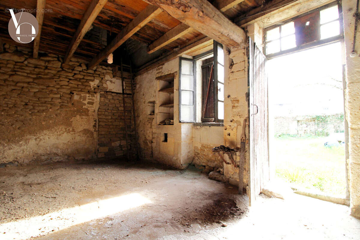 Maison à SAINT-GENIS-D'HIERSAC