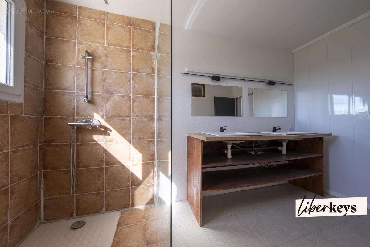 Maison à SAINT-CLAR-DE-RIVIERE