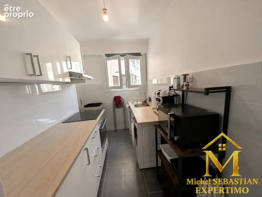 EXCLUSIVITE ! Appartement 3P rénové avec parking et cave - Centre Ville - photo 5