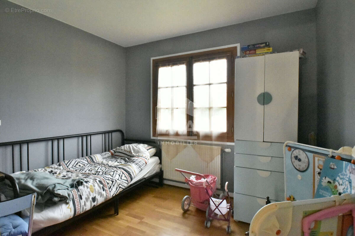 Maison à LA QUEUE-LES-YVELINES