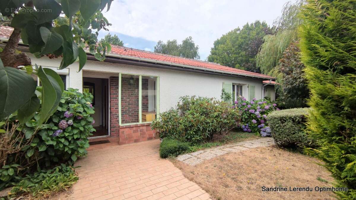 BARENTIN – Maison familiale de plain-pied, 5 chambres, toiture récente et jardin paysager - photo 3