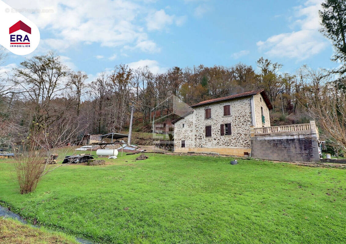 Maison à VIAZAC