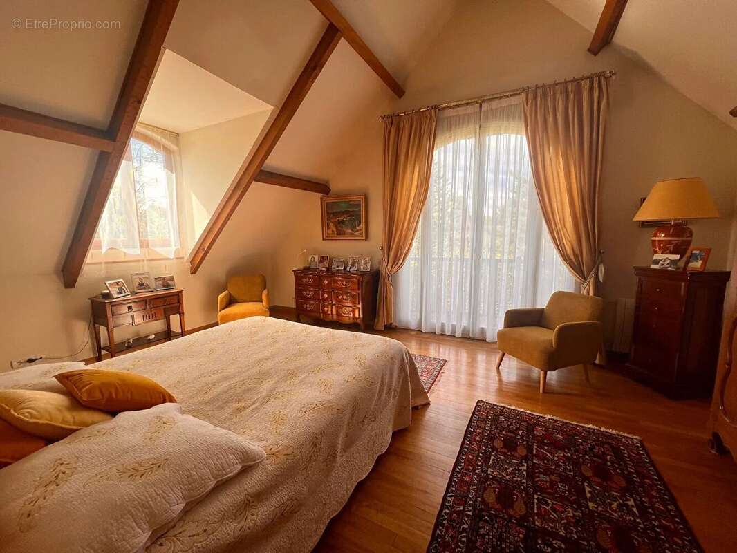 Maison à SAINT-NOM-LA-BRETECHE