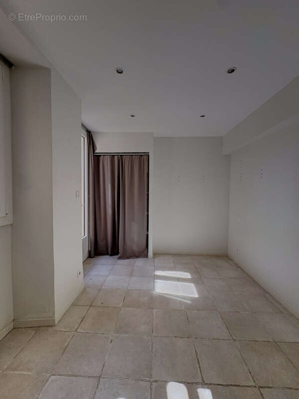 Appartement à VILLENEUVE-LES-AVIGNON