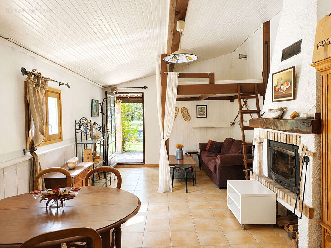 Maison à REGUSSE