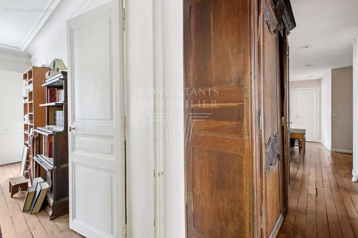 Appartement à NEUILLY-SUR-SEINE