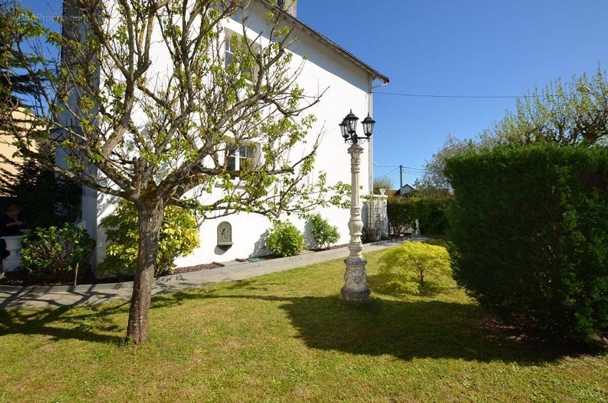 Maison à SAINTE-GENEVIEVE-DES-BOIS