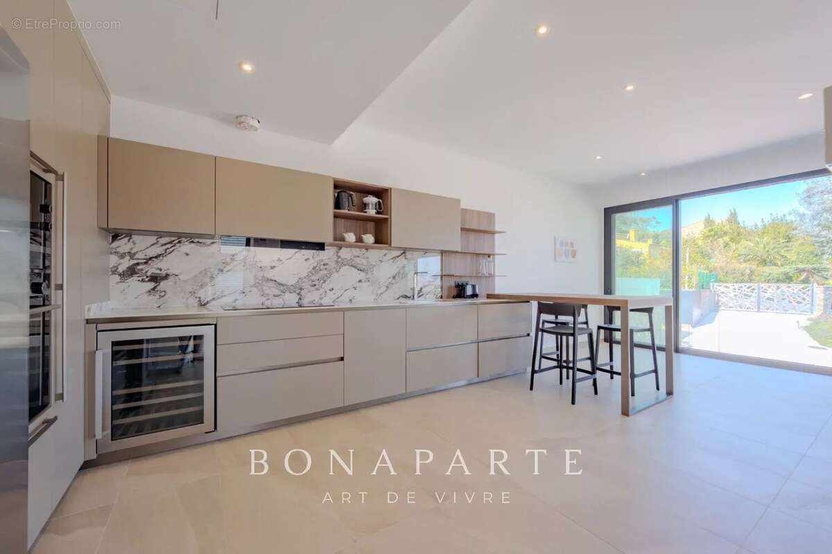 SAINT-TROPEZ - GASSIN [VILLE] – Exclusivité : Superbe villa-appartement en duplex avec vue mer exceptionnelle - photo 6