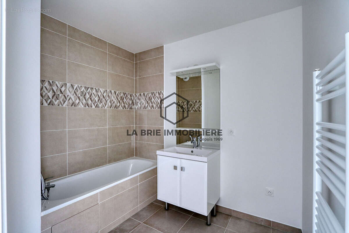 Appartement à EMERAINVILLE