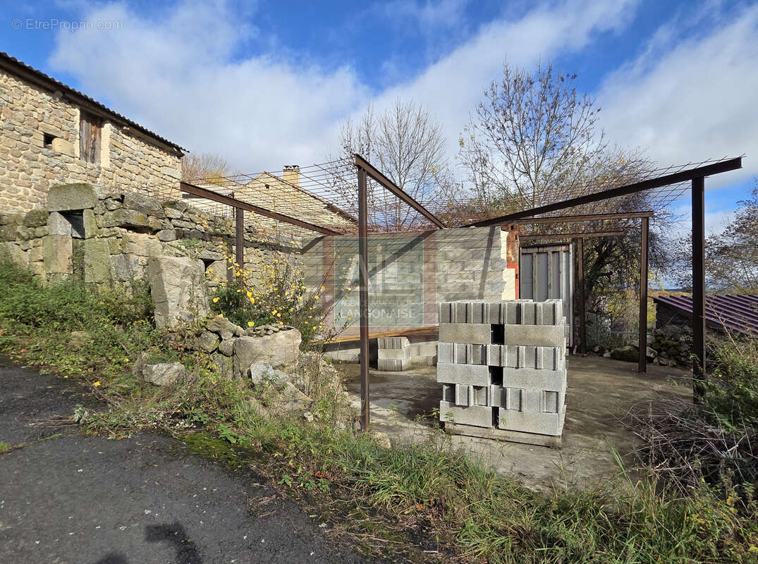 Maison à CHAMBON-LE-CHATEAU