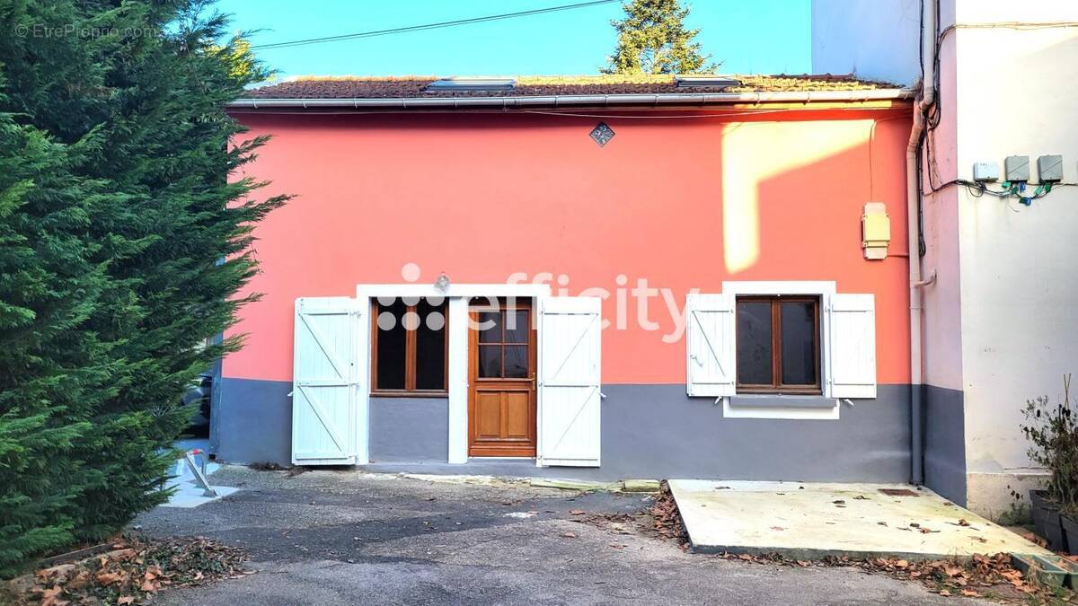Maison à COLLONGES-AU-MONT-D'OR
