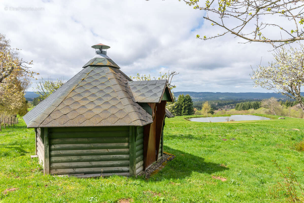 Maison à CHAMBON-SUR-DOLORE