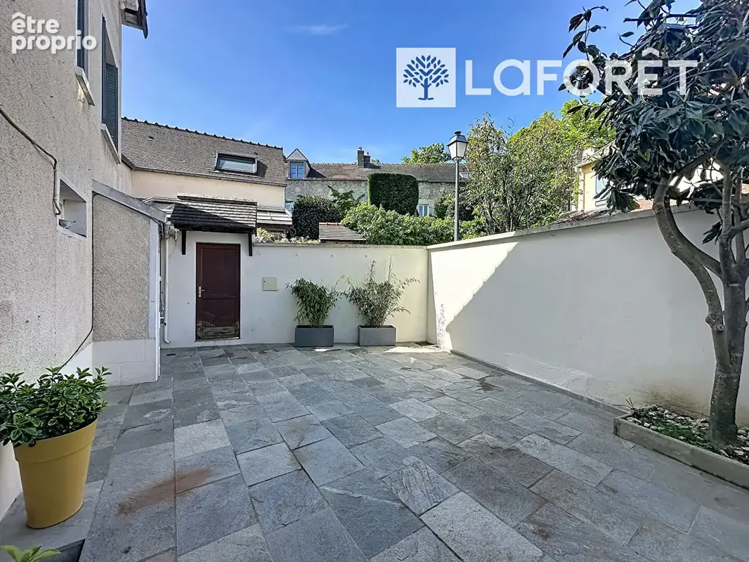 Maison de ville de caractère  143 m² Saint-Nom-la-Bretèche - photo 2