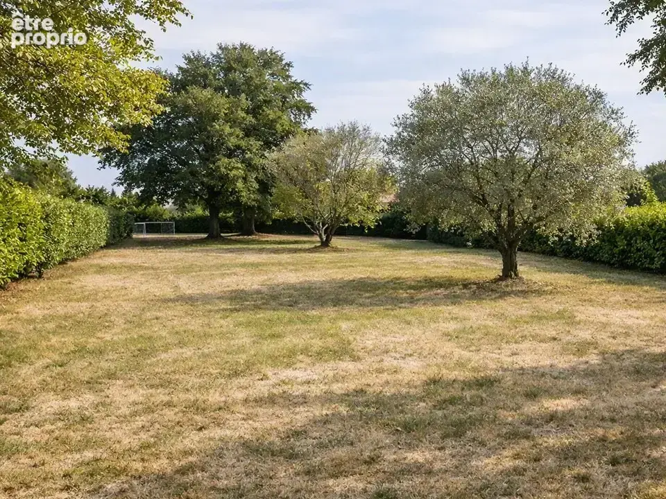 Photo Terrain à Saint-Laurent-D'arce au prix de 94 000€