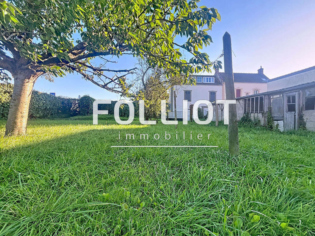 ACHAT/VENTE OUISTREHAM - Terrain constructible de 467 m² avec garages et hanger - photo 7