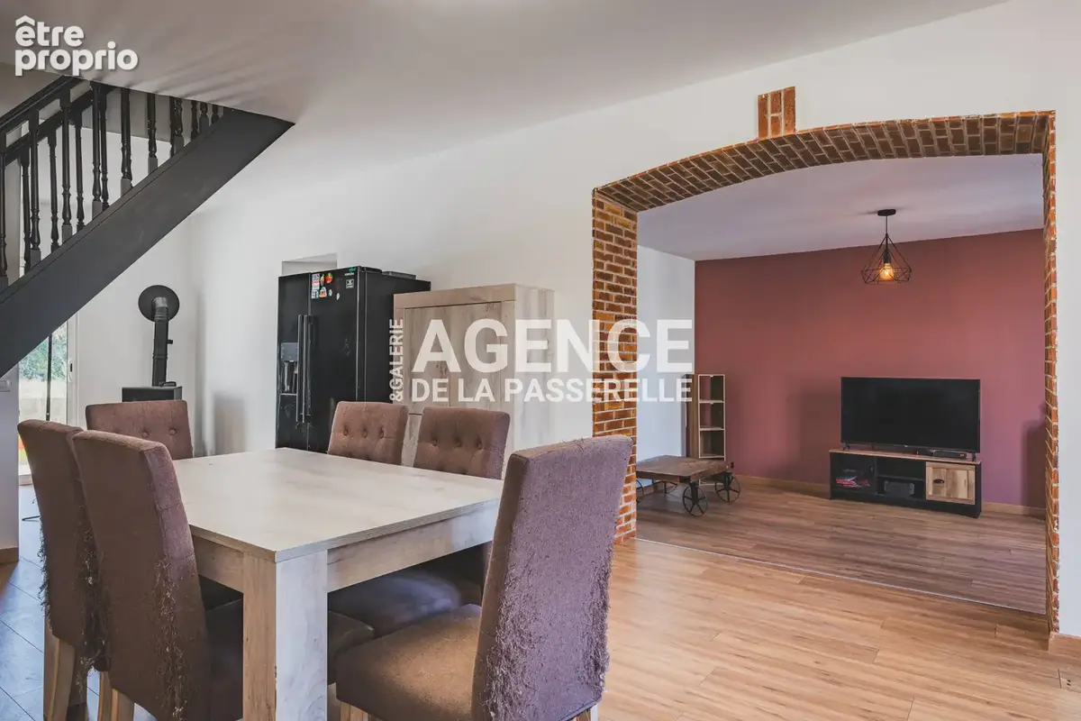 Maison rénovée de 118m2, 4 chambres, jardin et piscine. - photo 2