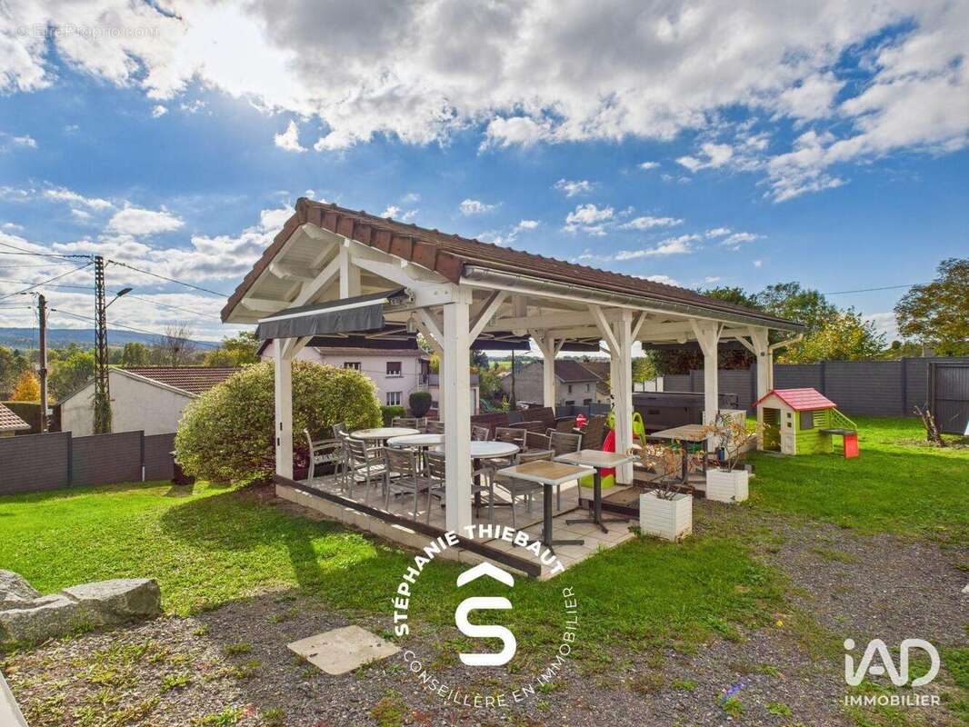 Photo 2 - Commerce à GRANDVILLERS