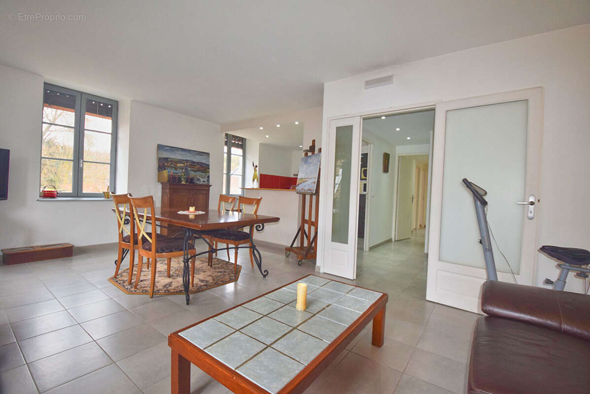 Appartement à L'ARBRESLE