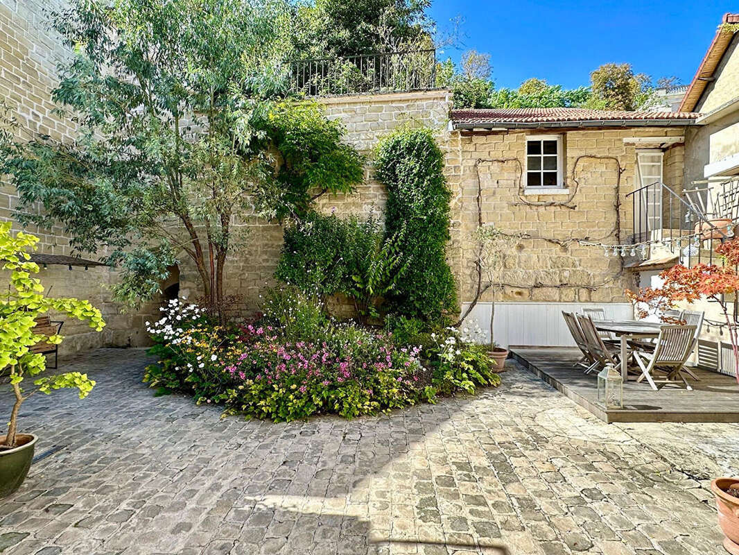 Maison à LE MESNIL-LE-ROI