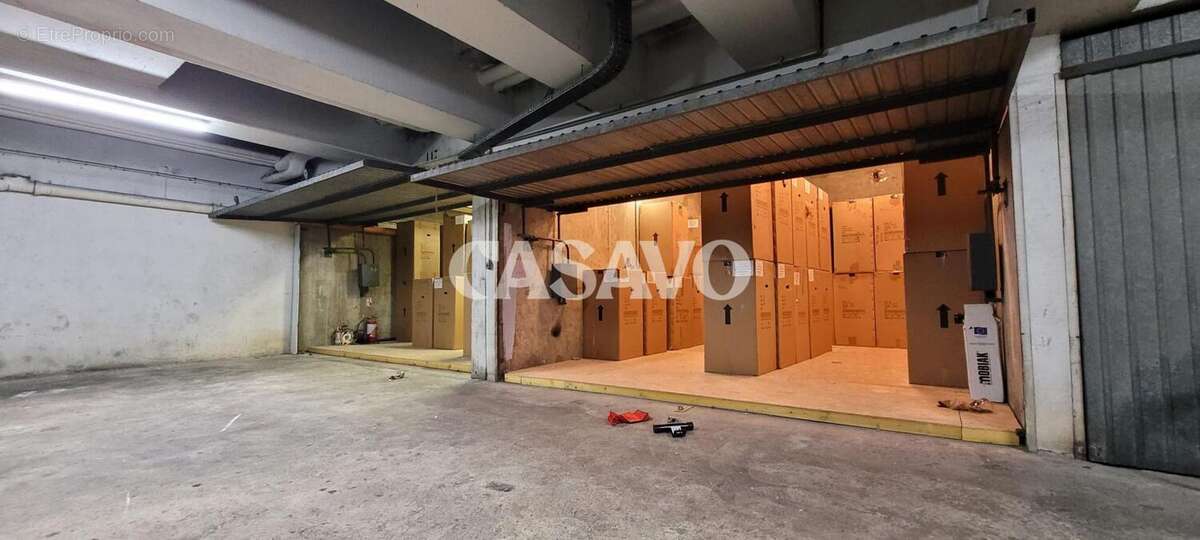 Parking à PARIS-18E