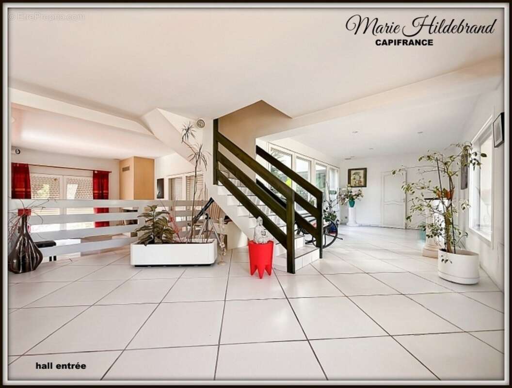 Maison d'architecte de caractère – 285 m² habitables – Vue dominante – Piscine – Grand garage - photo 3