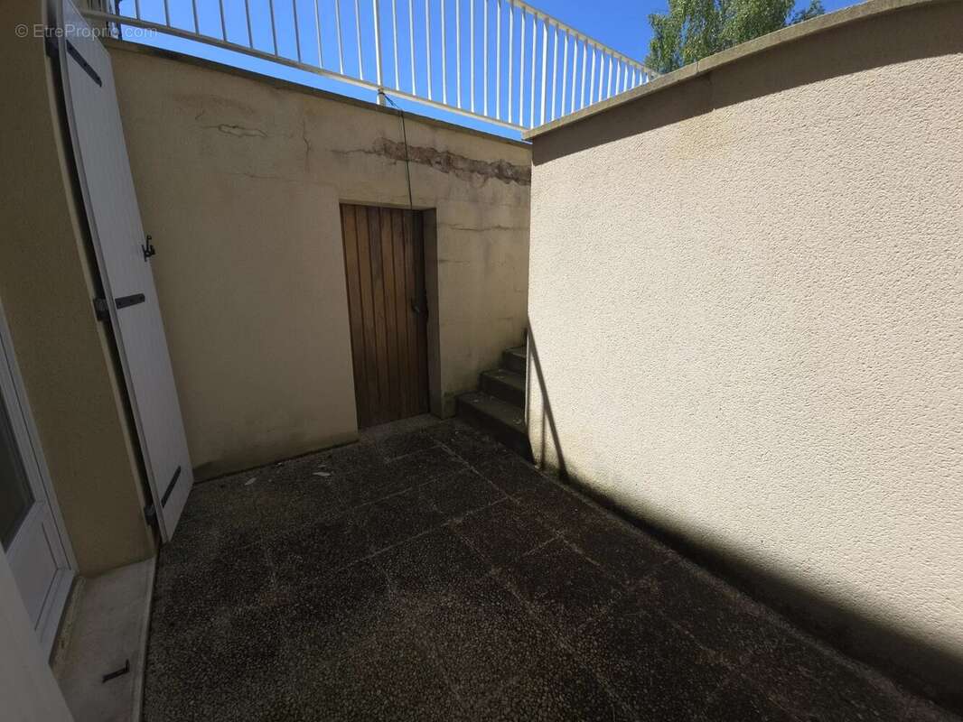 Maison en pierre avec jardin et garage - photo 8