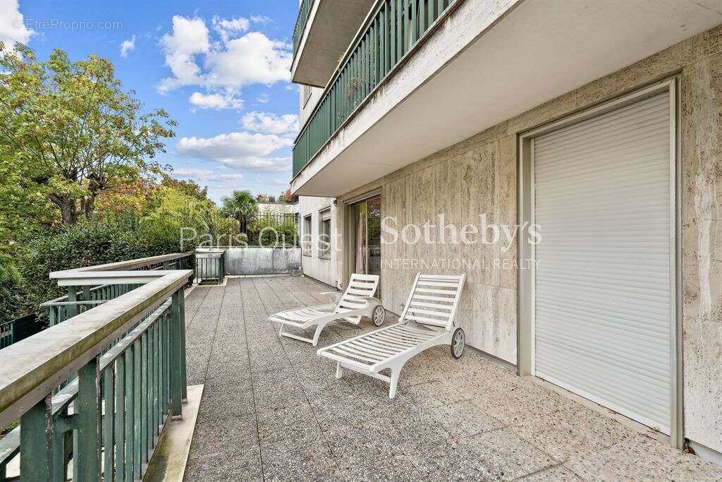 Appartement à NEUILLY-SUR-SEINE